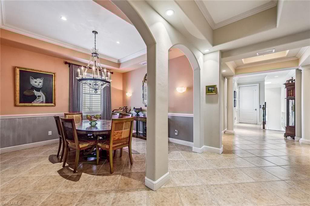 501 Avellino Isles Cir 39201, Naples, FL 34119-12