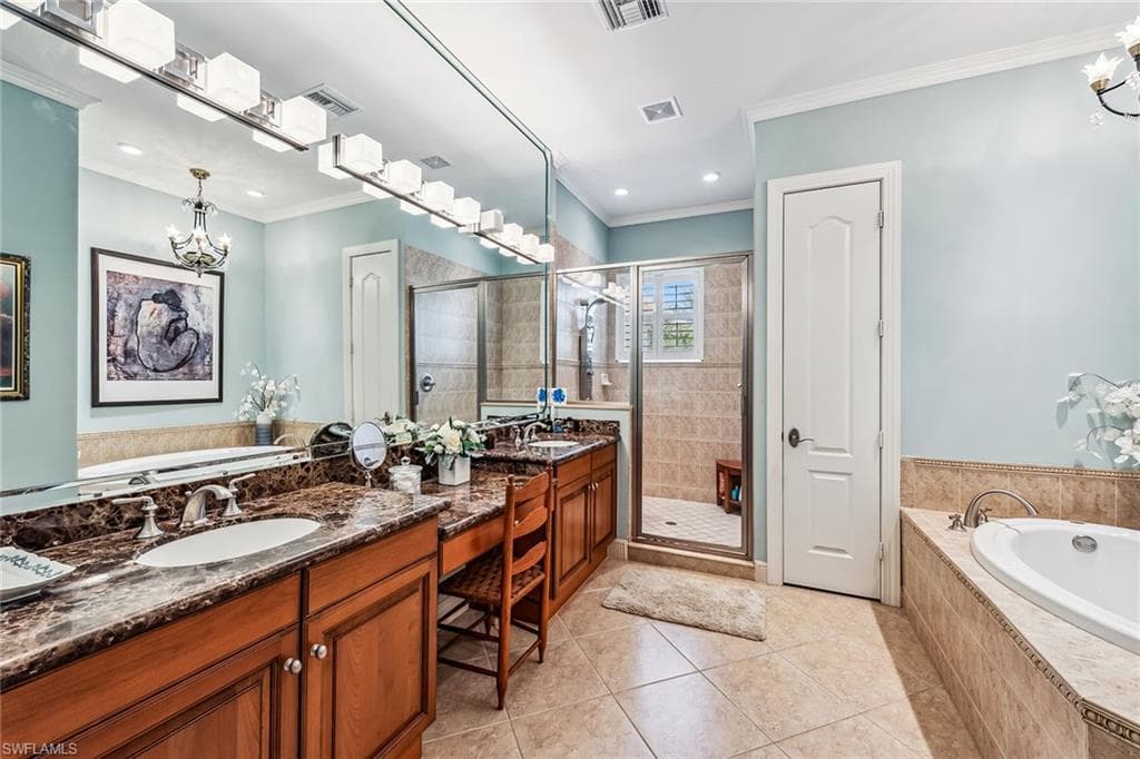 501 Avellino Isles Cir 39201, Naples, FL 34119-18