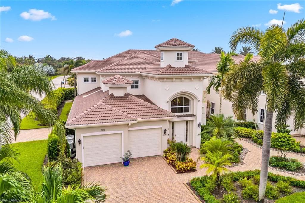 501 Avellino Isles Cir 39201, Naples, FL 34119-31