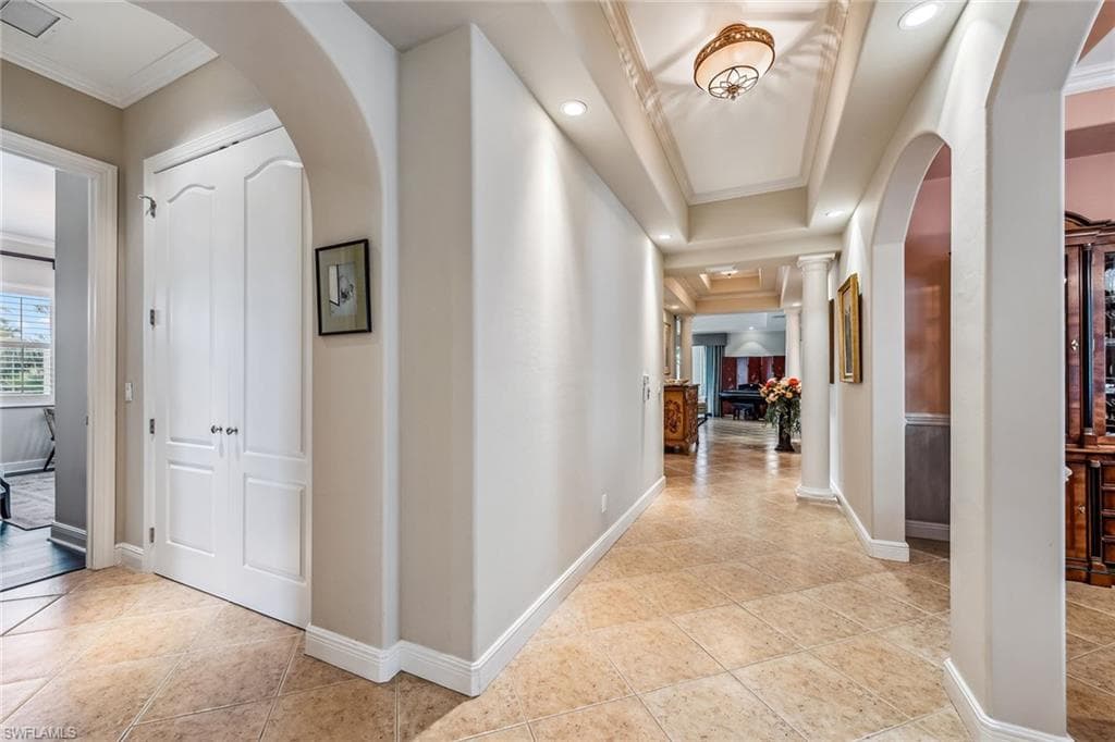 501 Avellino Isles Cir 39201, Naples, FL 34119-5