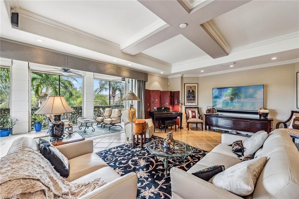 501 Avellino Isles Cir 39201, Naples, FL 34119-7