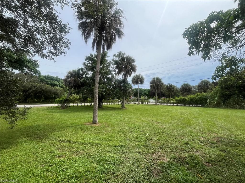 1063 Shadowlawn Dr, Naples, FL 34104-3