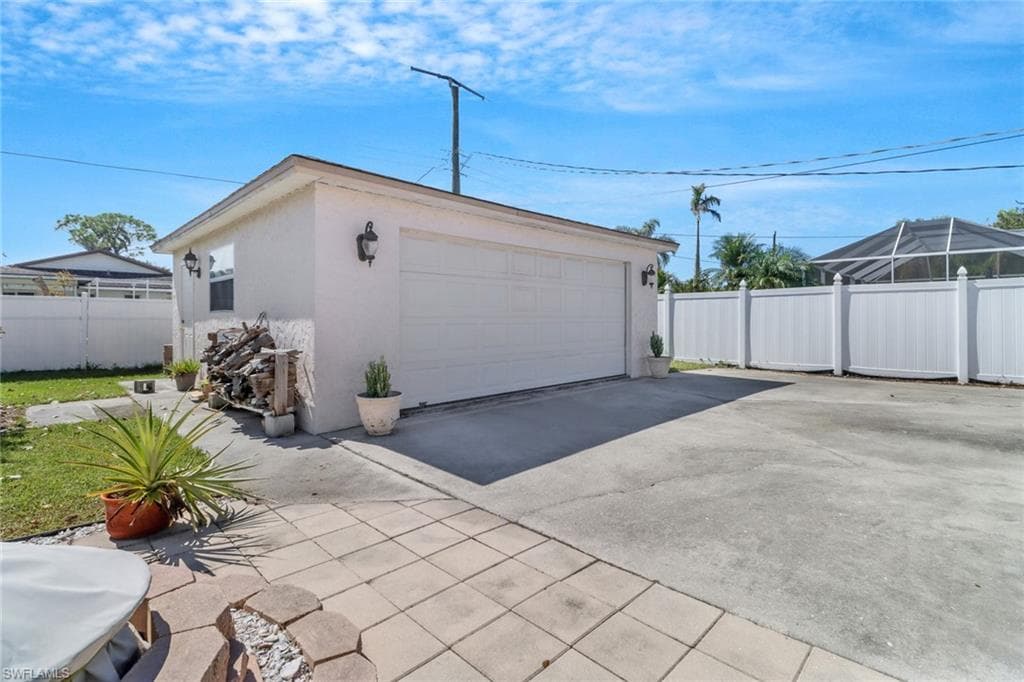 26 4th St, Bonita Springs, FL 34134-25