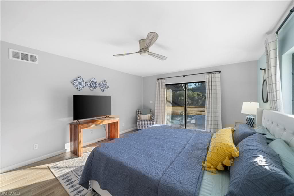 821 15th St SW, Naples, FL 34117-23