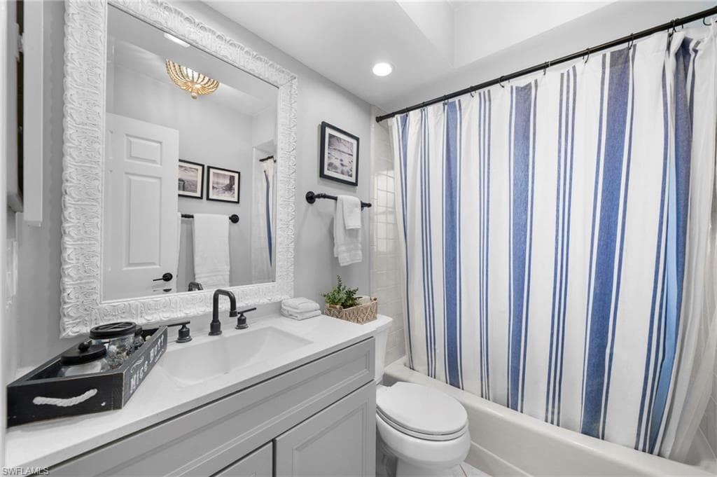 821 15th St SW, Naples, FL 34117-29