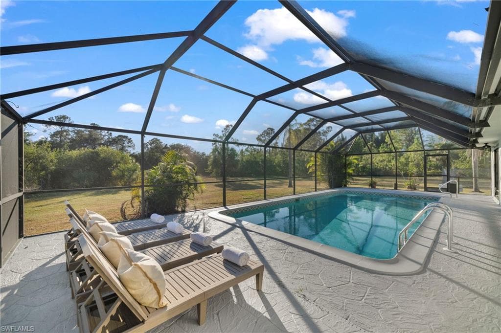 821 15th St SW, Naples, FL 34117-37
