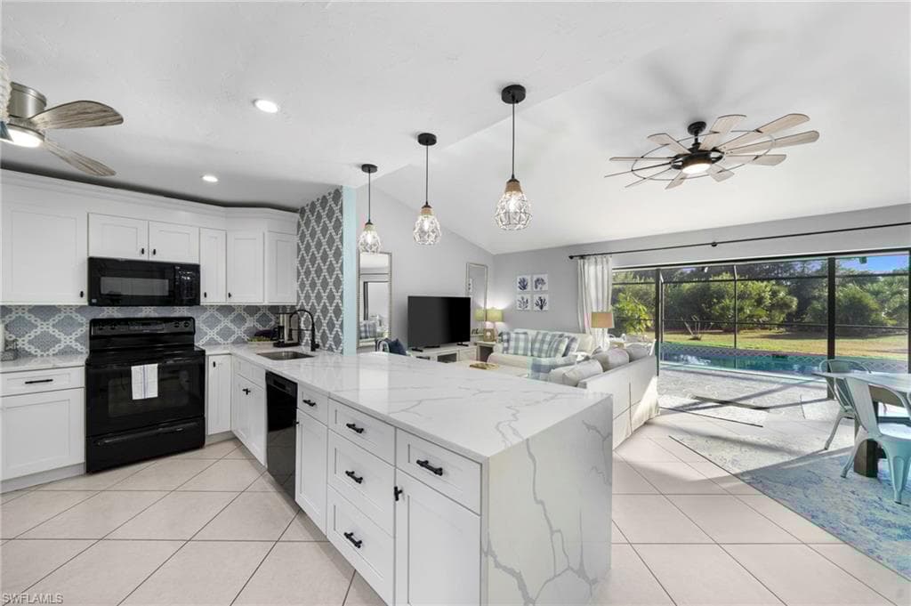 821 15th St SW, Naples, FL 34117-3