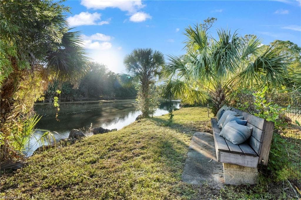 821 15th St SW, Naples, FL 34117-44