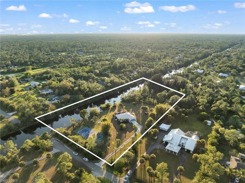 821 15th St SW, Naples, FL 34117-4