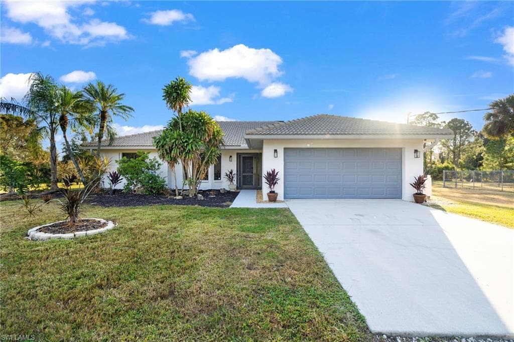 821 15th St SW, Naples, FL 34117-5