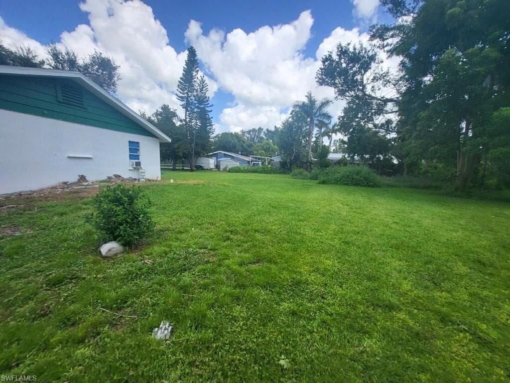 1170 River Rd, North Fort Myers, FL 33903-5