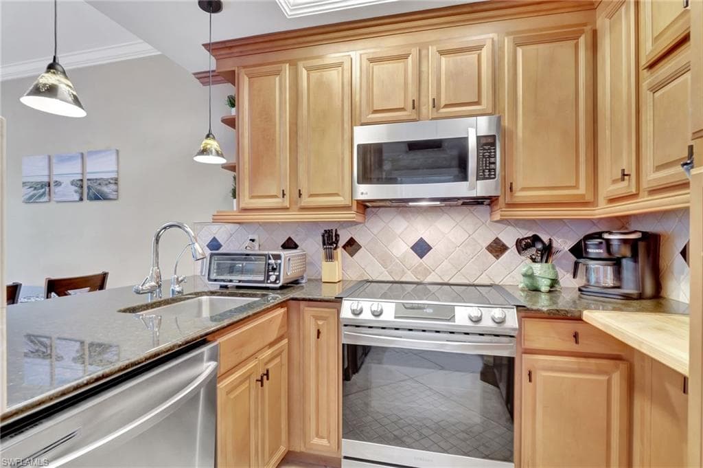 3323 Olympic Dr 715, Naples, FL 34105-14