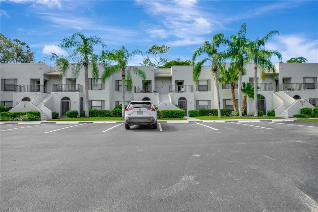 3323 Olympic Dr 715, Naples, FL 34105-1
