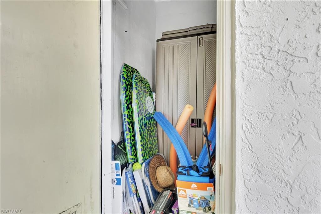 3323 Olympic Dr 715, Naples, FL 34105-3