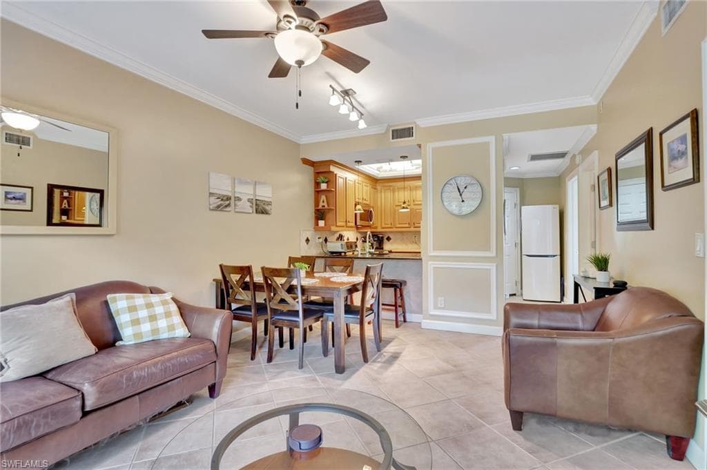 3323 Olympic Dr 715, Naples, FL 34105-6