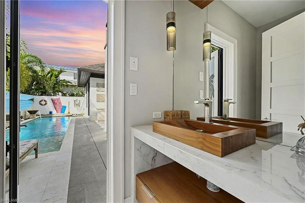 1230 Gulf Shore Blvd S, Naples, FL 34102-10