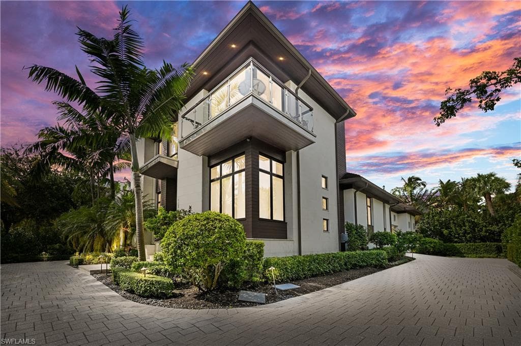 1230 Gulf Shore Blvd S, Naples, FL 34102-1