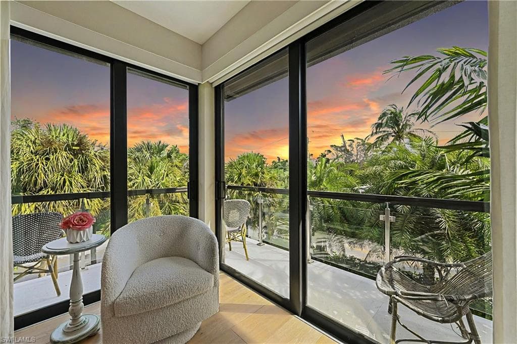 1230 Gulf Shore Blvd S, Naples, FL 34102-44