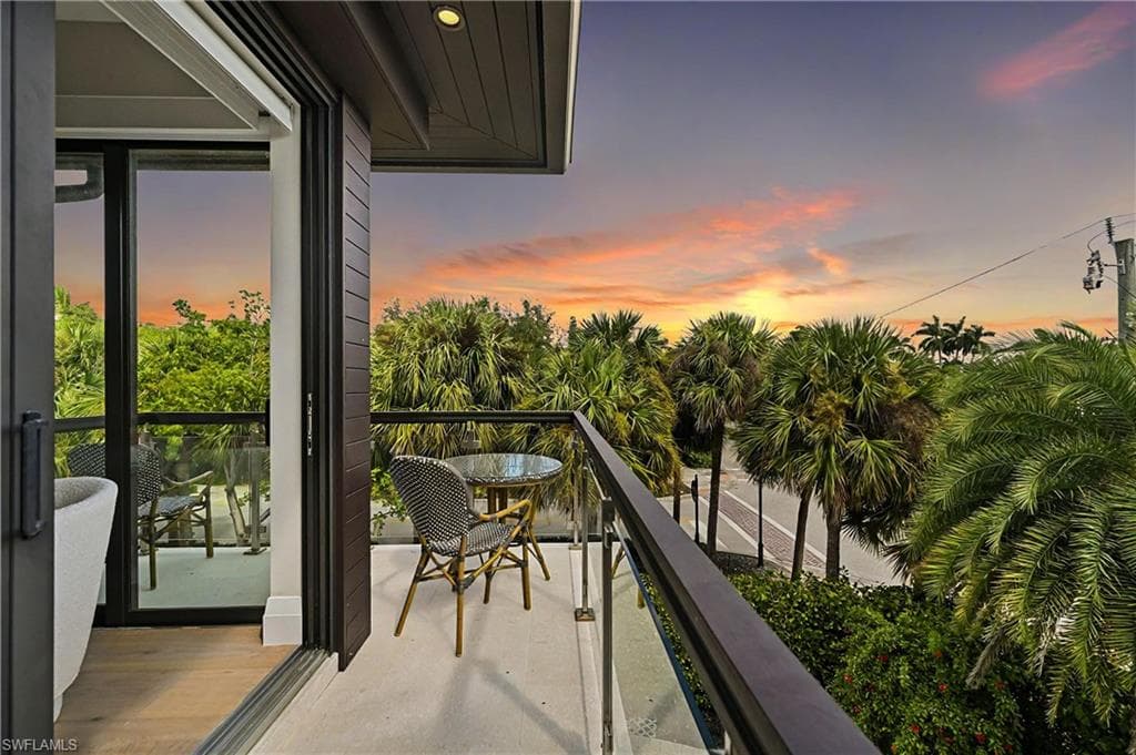 1230 Gulf Shore Blvd S, Naples, FL 34102-45