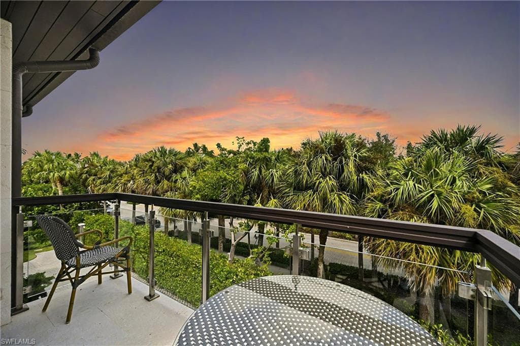 1230 Gulf Shore Blvd S, Naples, FL 34102-46