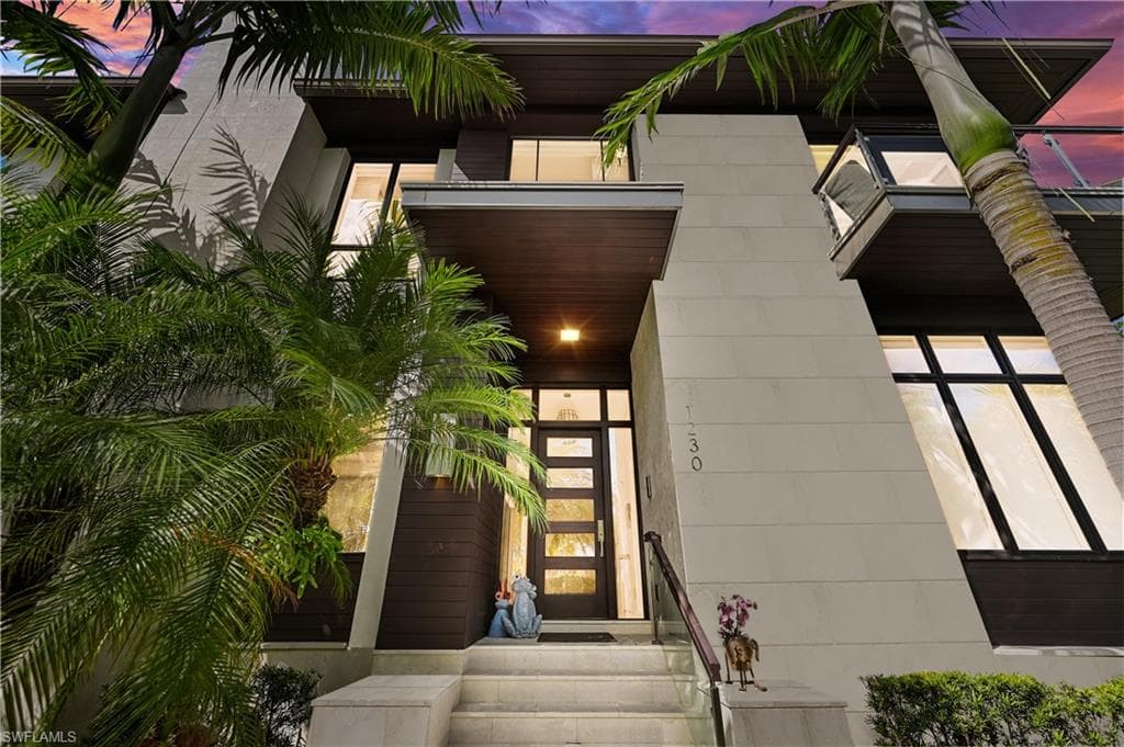 1230 Gulf Shore Blvd S, Naples, FL 34102-3