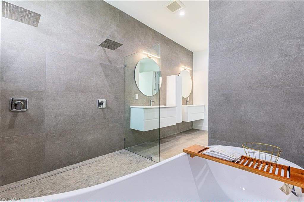 2632 30th Ave SE, Naples, FL 34117-19