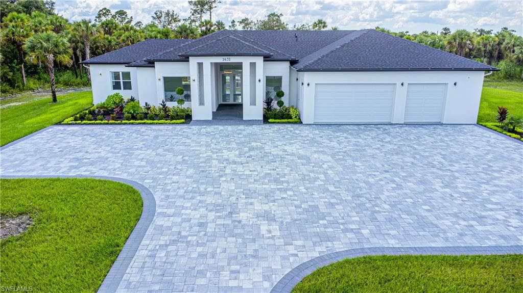 2632 30th Ave SE, Naples, FL 34117-3