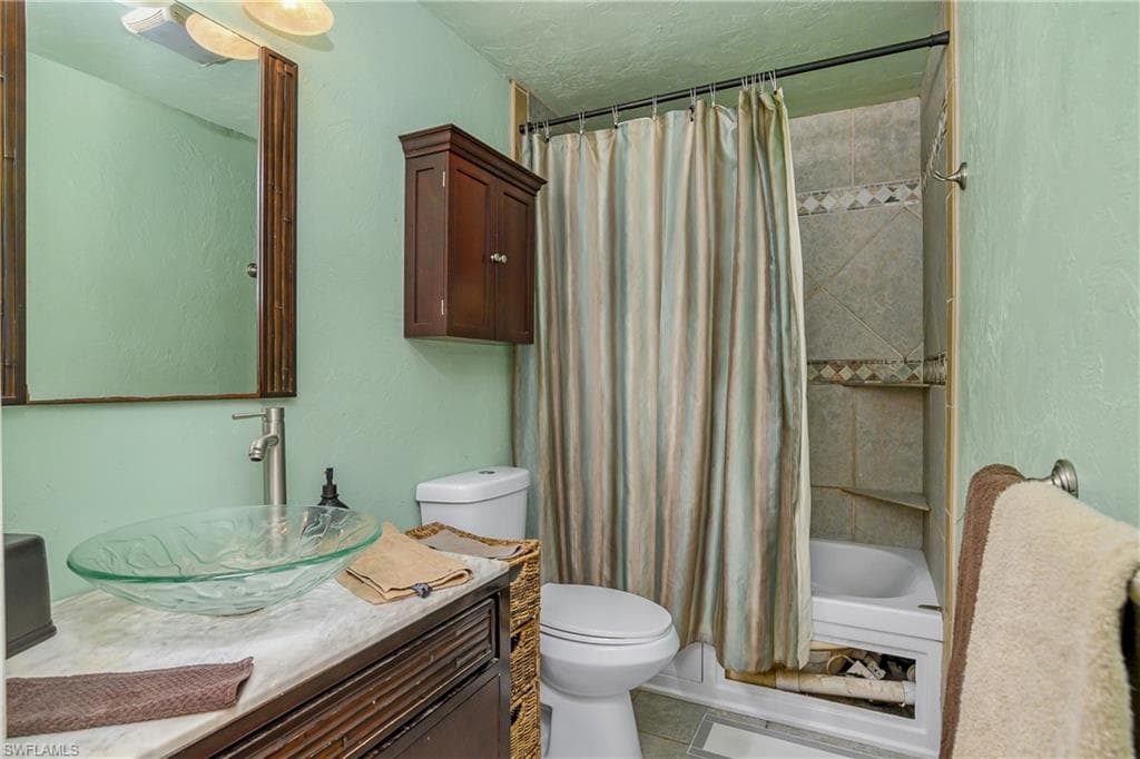 4585 16th Ave SE, Naples, FL 34117-38