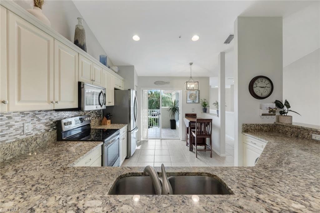 5145 Cobble Creek Ct G-202, Naples, FL 34110-11