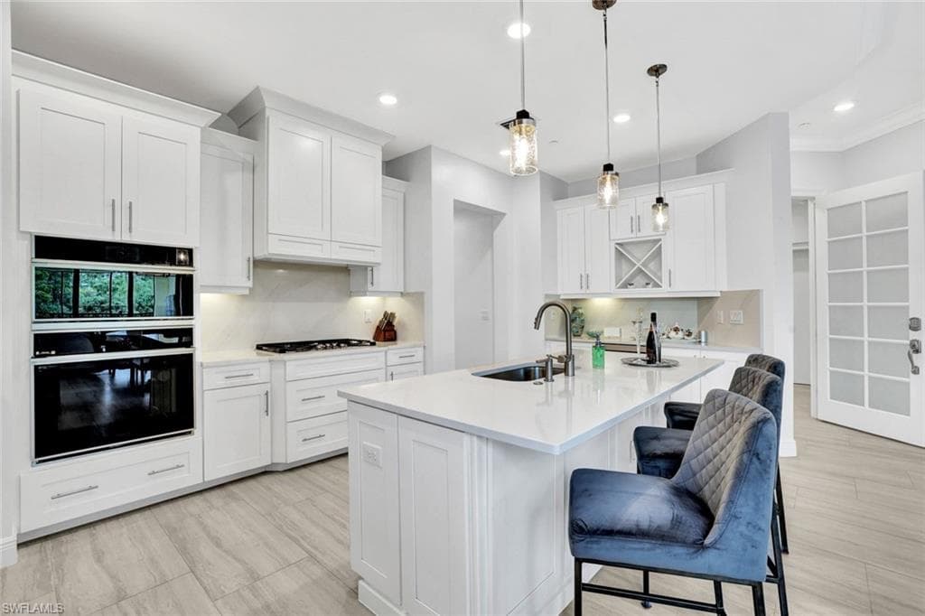 16360 Viansa Way 8-202, Naples, FL 34110-9