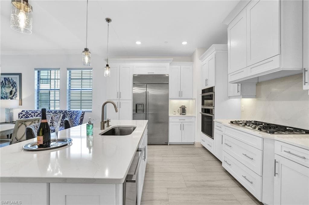 16360 Viansa Way 8-202, Naples, FL 34110-10