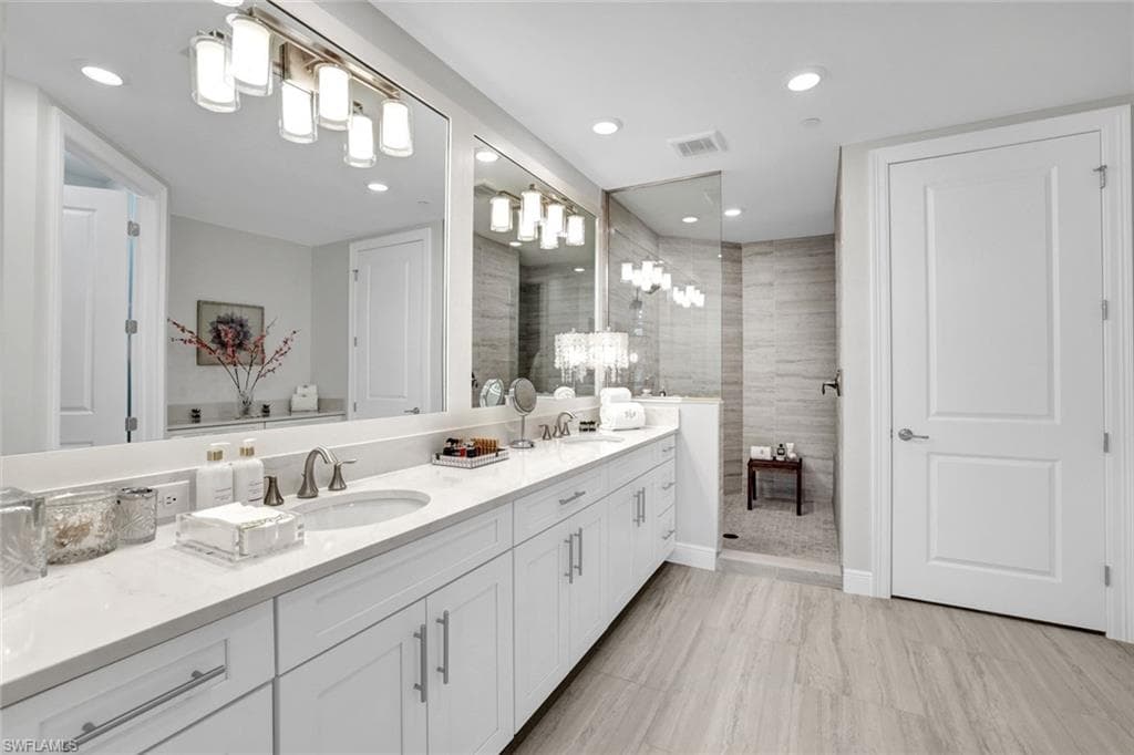 16360 Viansa Way 8-202, Naples, FL 34110-18