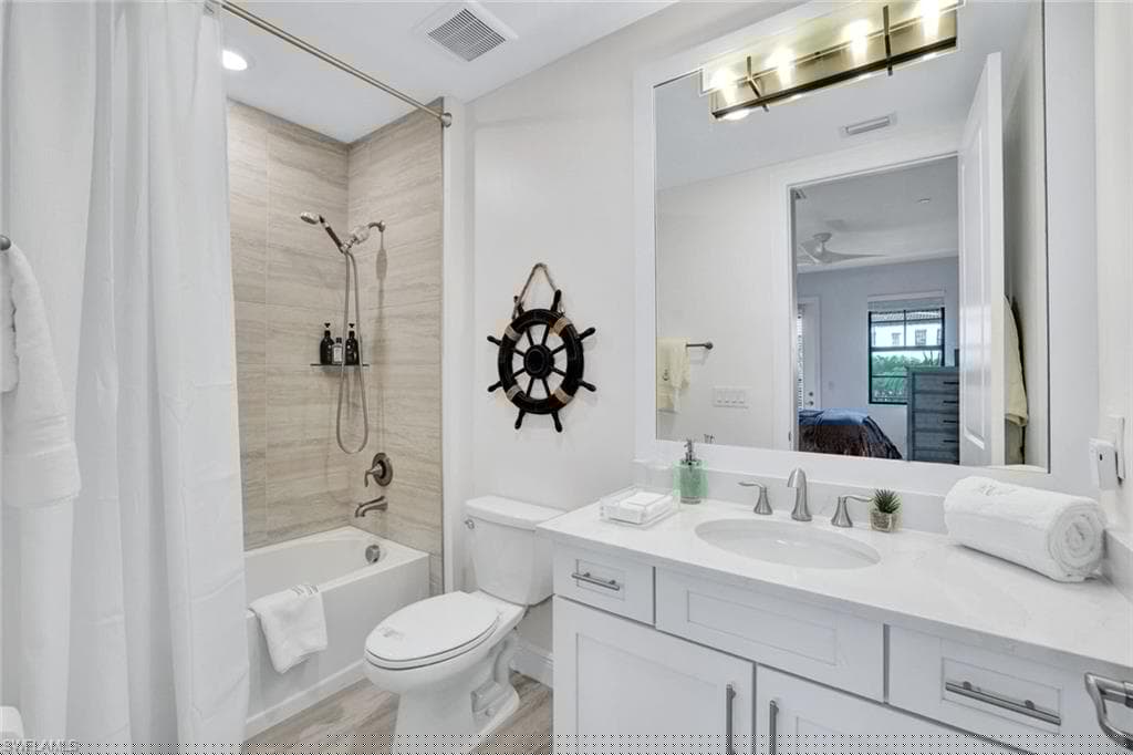 16360 Viansa Way 8-202, Naples, FL 34110-22