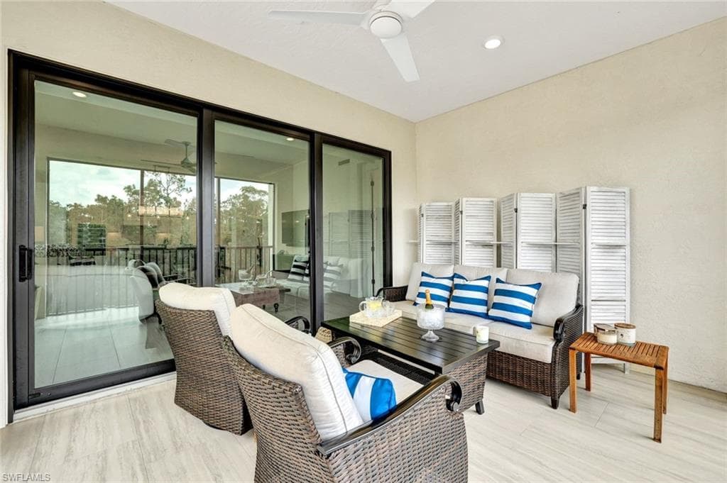 16360 Viansa Way 8-202, Naples, FL 34110-27
