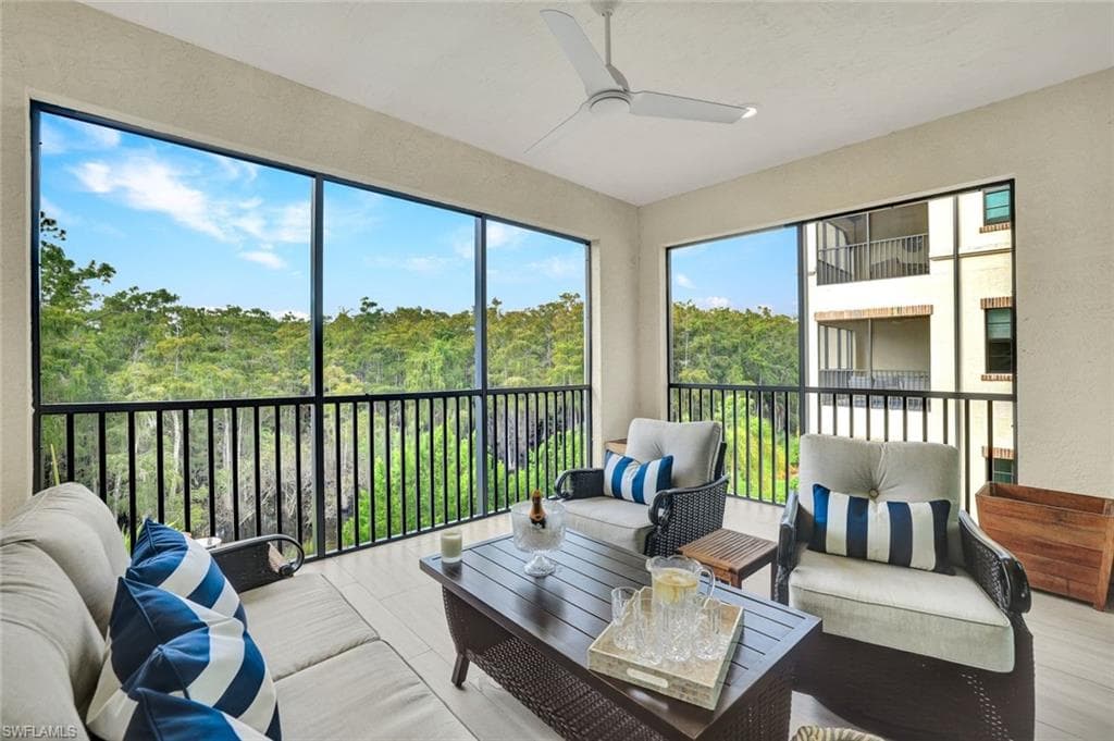 16360 Viansa Way 8-202, Naples, FL 34110-28
