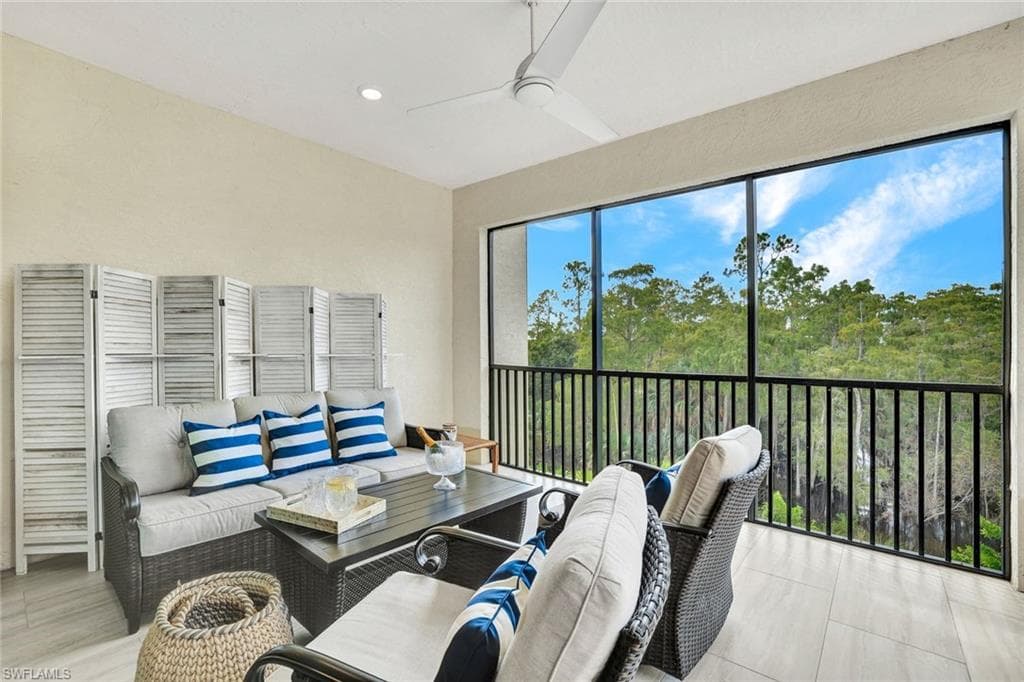 16360 Viansa Way 8-202, Naples, FL 34110-29