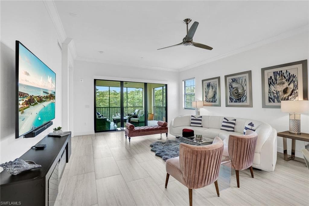 16360 Viansa Way 8-202, Naples, FL 34110-3