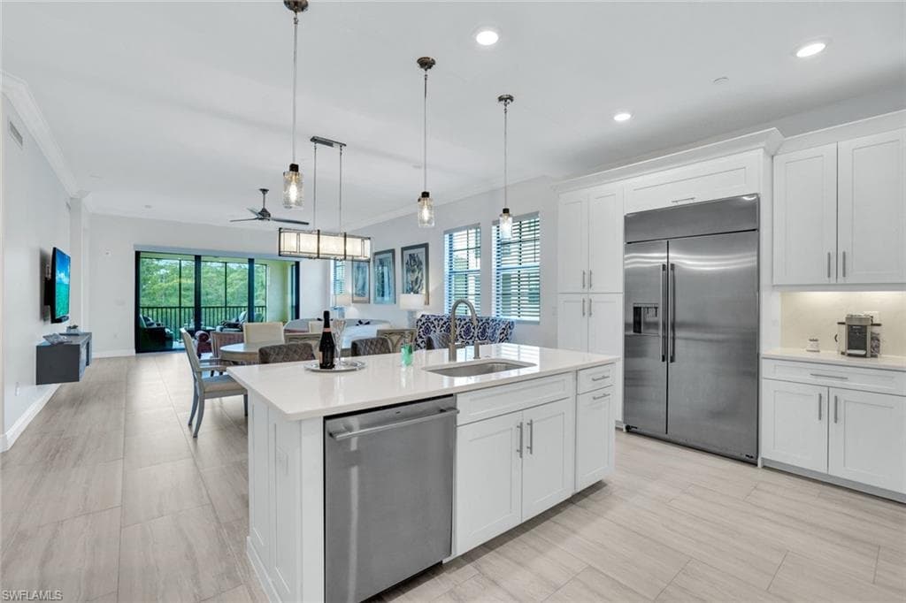 16360 Viansa Way 8-202, Naples, FL 34110-5