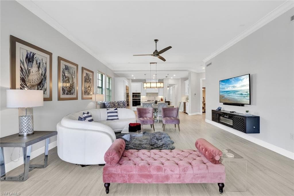 16360 Viansa Way 8-202, Naples, FL 34110-6