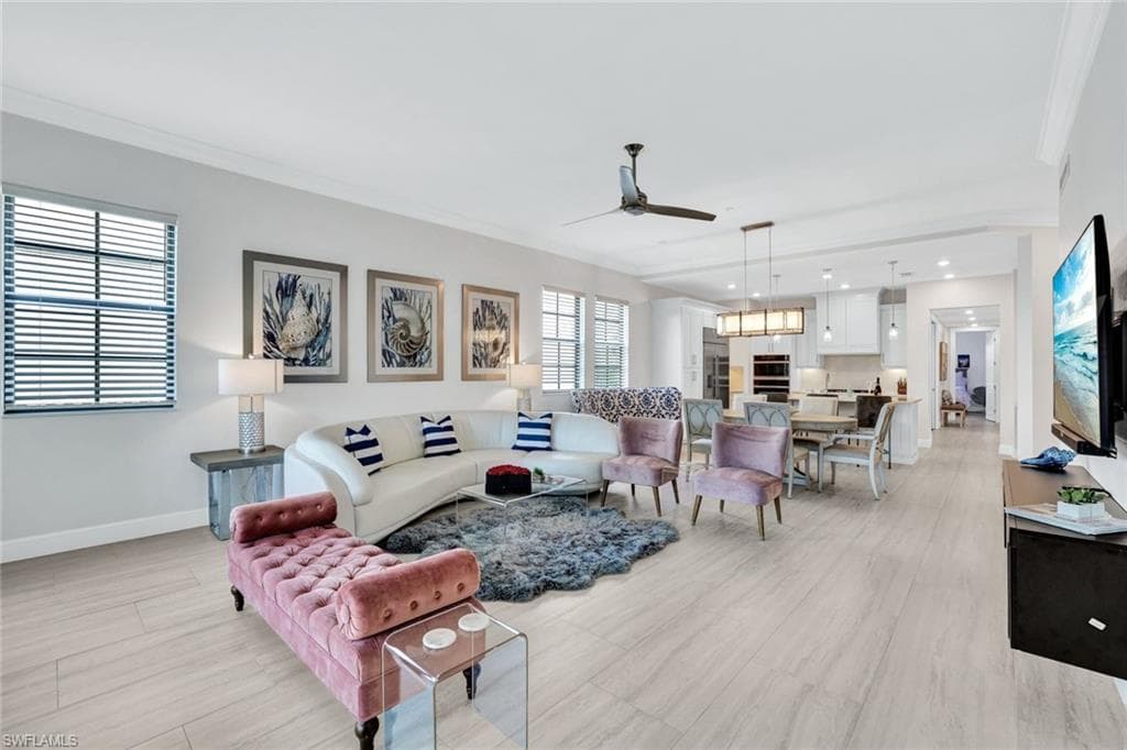 16360 Viansa Way 8-202, Naples, FL 34110-7