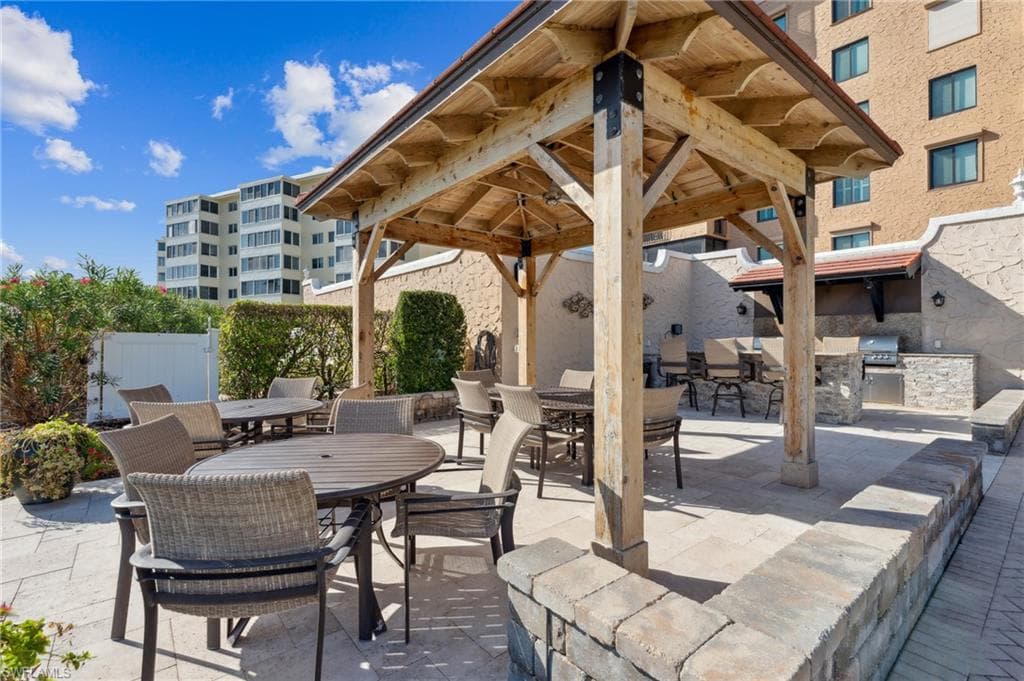 3430 Gulf Shore Blvd N 4j, Naples, FL 34103-28