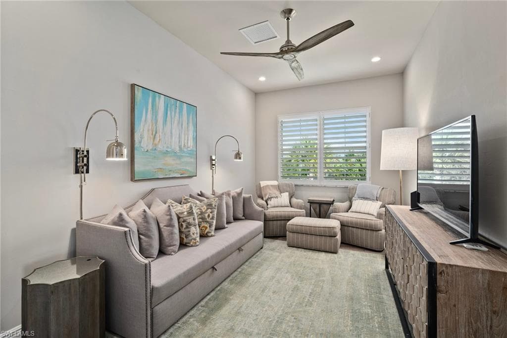 8860 Saint Lucia Dr 201, Naples, FL 34114-10