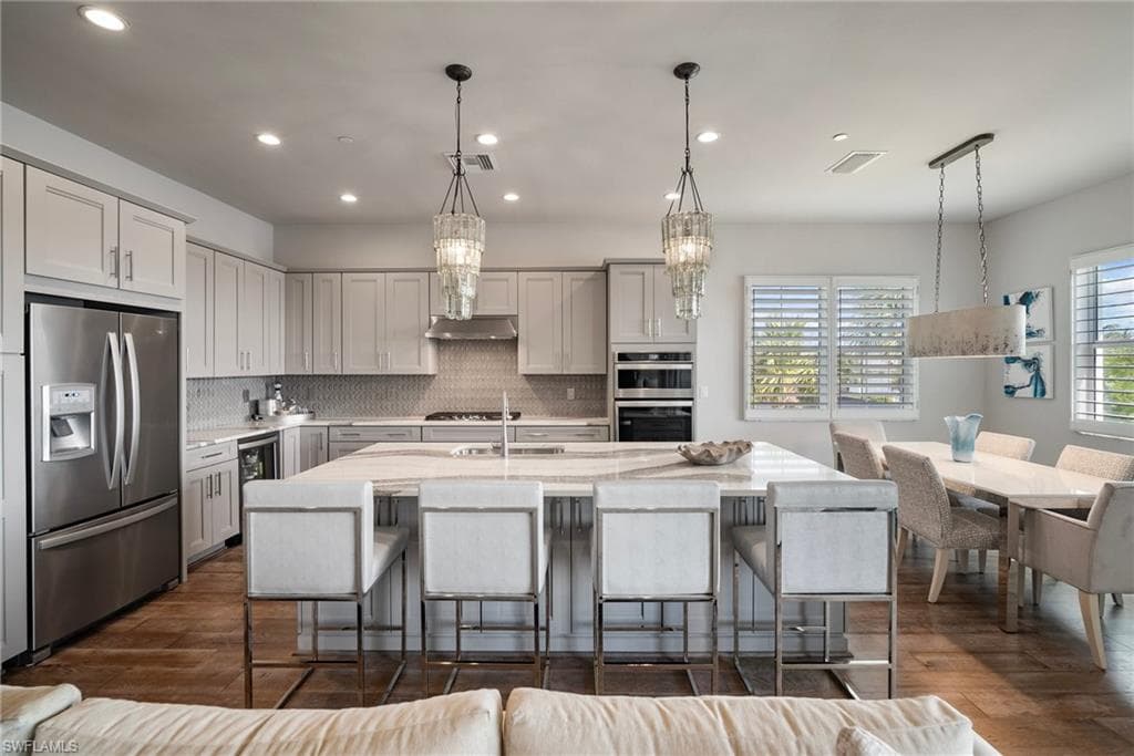 8860 Saint Lucia Dr 201, Naples, FL 34114-11