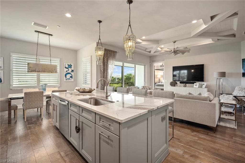8860 Saint Lucia Dr 201, Naples, FL 34114-12