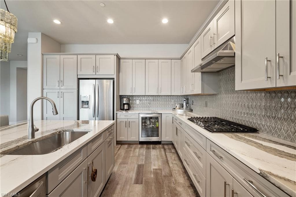 8860 Saint Lucia Dr 201, Naples, FL 34114-15