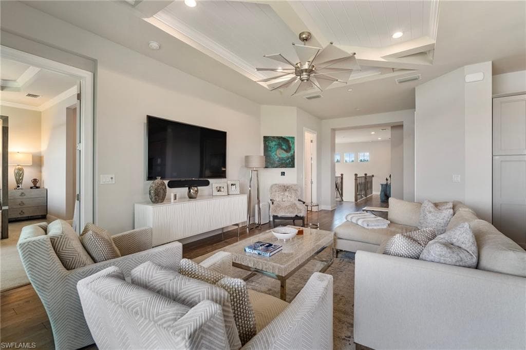 8860 Saint Lucia Dr 201, Naples, FL 34114-18
