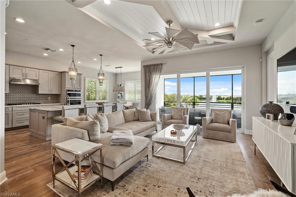 8860 Saint Lucia Dr 201, Naples, FL 34114-1