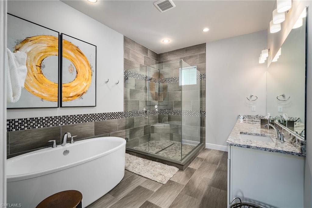 8860 Saint Lucia Dr 201, Naples, FL 34114-29