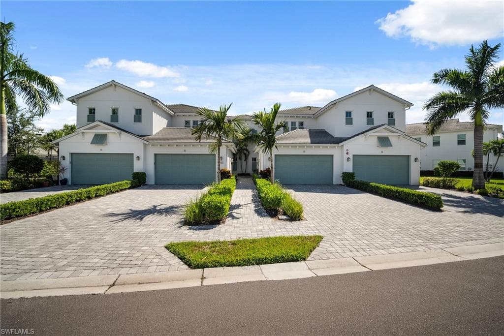 8860 Saint Lucia Dr 201, Naples, FL 34114-33