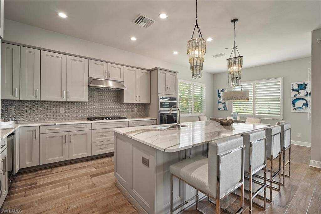 8860 Saint Lucia Dr 201, Naples, FL 34114-3